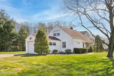Exterior - 47 Lakeside Dr, Matawan, NJ 07747 photo 2 of 6