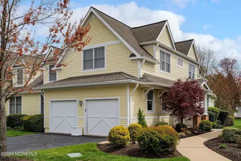 70 Thornbrooke Dr, Shrewsbury, NJ 07702