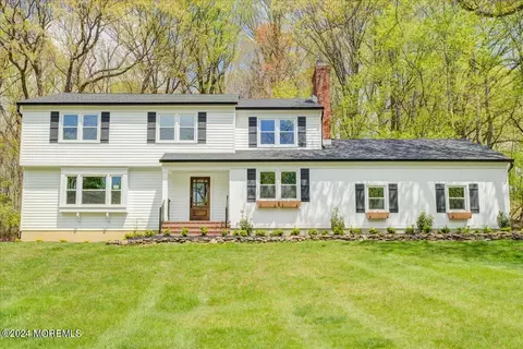 3 Beverly Dr, Holmdel, NJ 07733