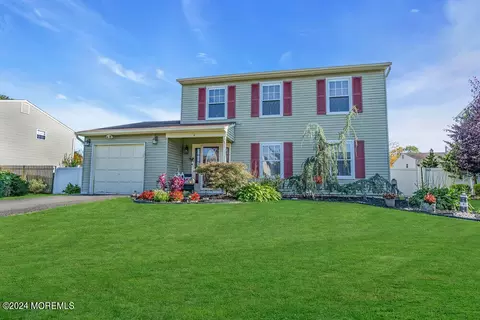 9 Briartwist Ln, Howell, NJ 07731