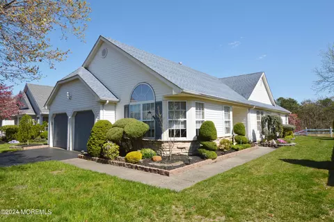 2849 Lenox St, Toms River, NJ 08755