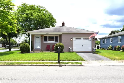 1001 Camino Real Ct, Toms River, NJ 08757