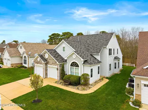 4 Lavallette Ln, Waretown, NJ 08758