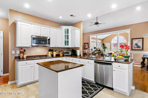 Kitchen - 4 Lavallette Ln, Waretown, NJ 08758 photo 3 of 3