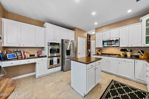 Kitchen - 4 Lavallette Ln, Waretown, NJ 08758 photo 2 of 3