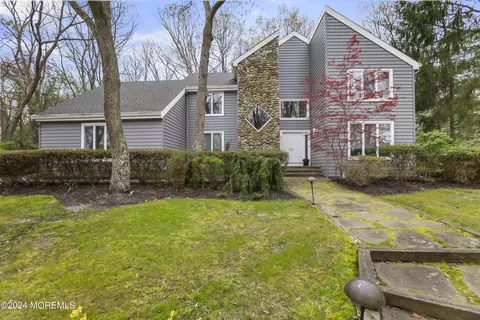 18 Malke Dr, Ocean, NJ 07712