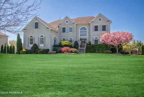 65 Stream Bank Dr, Freehold, NJ 07728