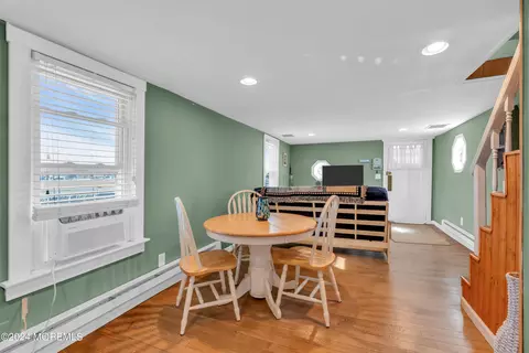 Dining - 26 Surf St, Sea Bright, NJ 07760 photo 2 of 3