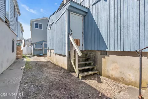 Exterior - 26 Surf St, Sea Bright, NJ 07760 photo 6 of 8