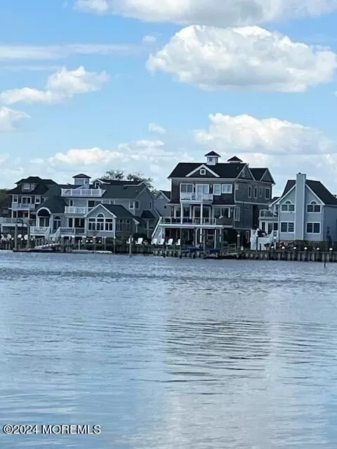 View/Area - 26 Surf St, Sea Bright, NJ 07760 photo 5 of 6
