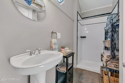 Bath - 26 Surf St, Sea Bright, NJ 07760 photo 1 of 1