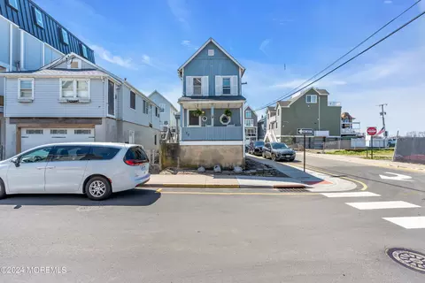 Exterior - 26 Surf St, Sea Bright, NJ 07760 photo 3 of 8