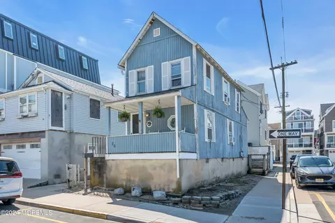 Exterior - 26 Surf St, Sea Bright, NJ 07760 photo 2 of 8