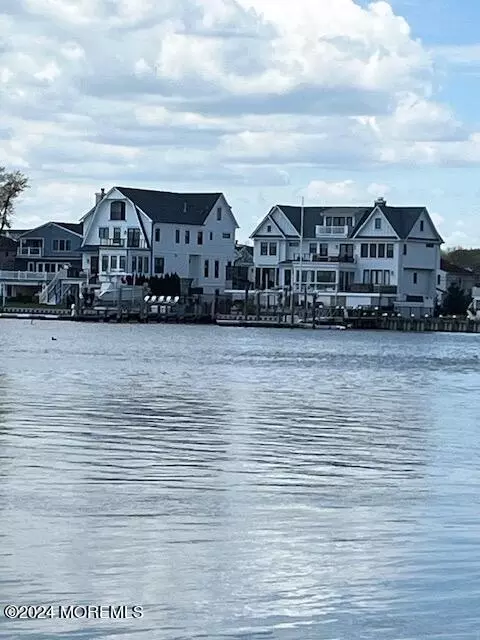 View/Area - 26 Surf St, Sea Bright, NJ 07760 photo 4 of 6