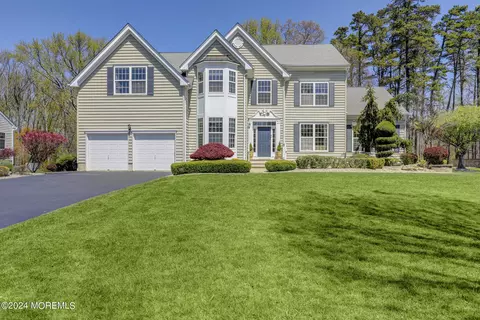 9 Emily Rd, Manalapan, NJ 07726