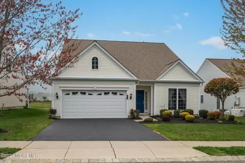 4 Ascot Ln, Manchester, NJ 08759