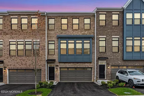 11 Augustus Dr, Middletown, NJ 07748