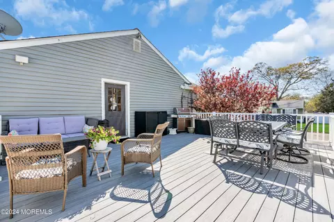 Exterior - 21 Larkin Ave, Pine Beach, NJ 08741 photo 8 of 13
