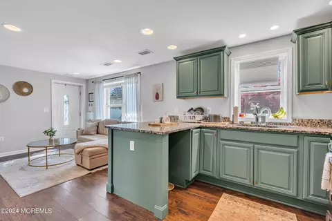Kitchen - 21 Larkin Ave, Pine Beach, NJ 08741 photo 4 of 6