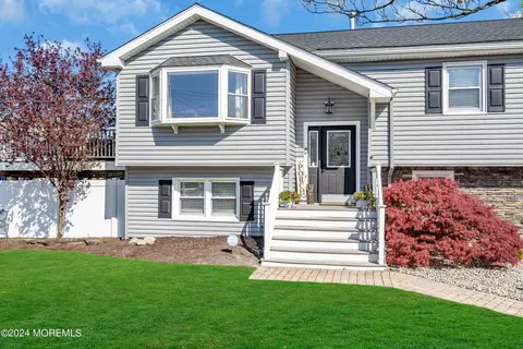Exterior - 21 Larkin Ave, Pine Beach, NJ 08741 photo 4 of 13