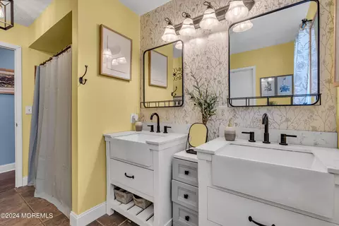 Bath - 21 Larkin Ave, Pine Beach, NJ 08741 photo 1 of 4