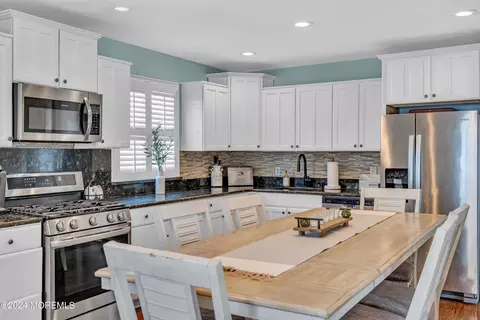 Kitchen - 21 Larkin Ave, Pine Beach, NJ 08741 photo 2 of 6