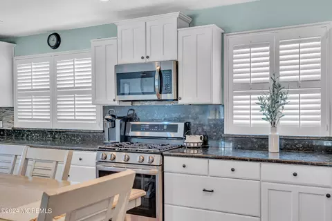 Kitchen - 21 Larkin Ave, Pine Beach, NJ 08741 photo 3 of 6
