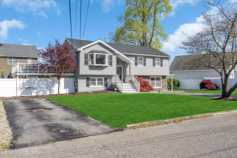 Exterior - 21 Larkin Ave, Pine Beach, NJ 08741 photo 5 of 13