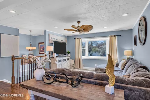 Living - 21 Larkin Ave, Pine Beach, NJ 08741 photo 1 of 4