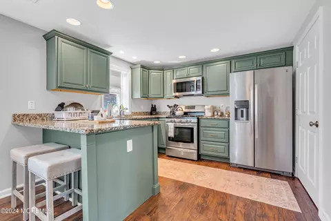 Kitchen - 21 Larkin Ave, Pine Beach, NJ 08741 photo 5 of 6