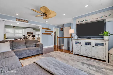 Living - 21 Larkin Ave, Pine Beach, NJ 08741 photo 3 of 4