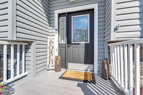 Entry Way - 21 Larkin Ave, Pine Beach, NJ 08741 photo 1 of 4