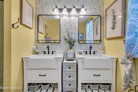 Bath - 21 Larkin Ave, Pine Beach, NJ 08741 photo 2 of 4