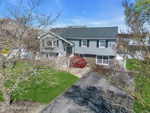 Exterior - 21 Larkin Ave, Pine Beach, NJ 08741 photo 11 of 13