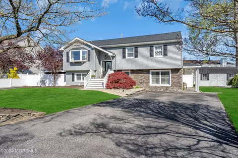 Exterior - 21 Larkin Ave, Pine Beach, NJ 08741 photo 6 of 13