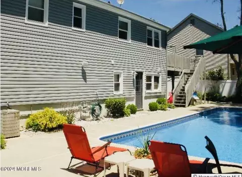 Exterior - 21 Larkin Ave, Pine Beach, NJ 08741 photo 10 of 13