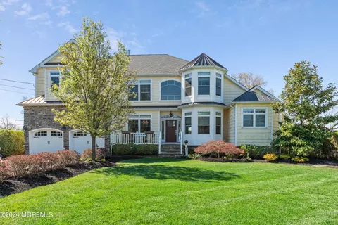 8 Wesley St, Monmouth Beach, NJ 07750