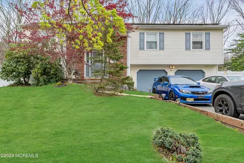 84 Old Bridge Dr, Howell, NJ 07731
