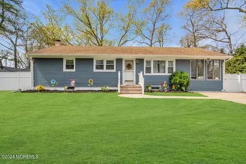 1582 Larsen St, Brick, NJ 08724