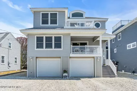 9329 Mark Dr, Long Beach Township, NJ 08008
