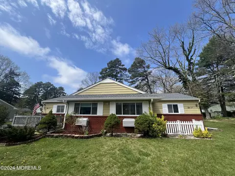 10 Pheasant St #A, Manchester, NJ 08759