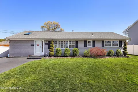2429 Moore Ave, Point Pleasant, NJ 08742