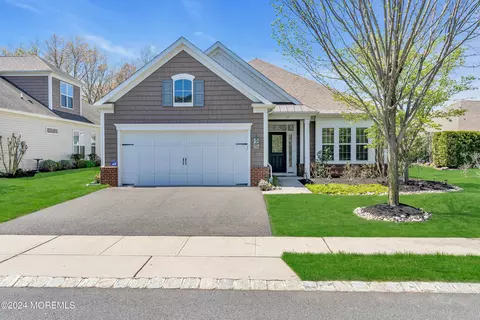 68 E Bosworth Blvd, Farmingdale, NJ 07727