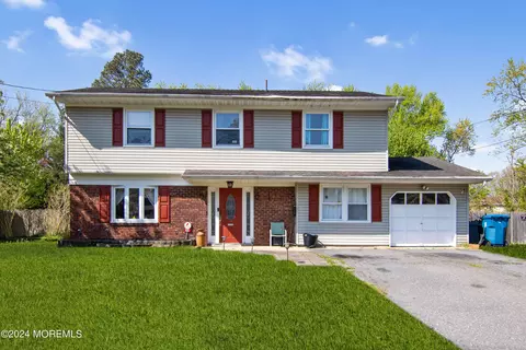 53 Old Bridge Dr, Howell, NJ 07731
