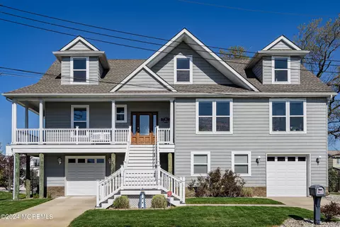 8 Bay Breeze Dr W, Toms River, NJ 08753