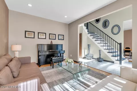 Living - 71 Stratton Rd, Matawan, NJ 07747 photo 3 of 15