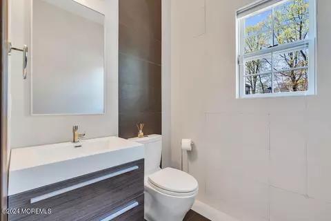 Bath - 71 Stratton Rd, Matawan, NJ 07747 photo 1 of 6