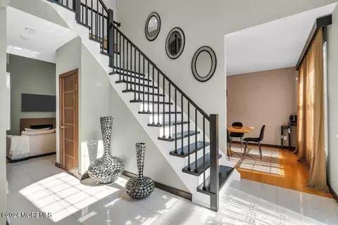 Entry Way - 71 Stratton Rd, Matawan, NJ 07747 photo 2 of 6
