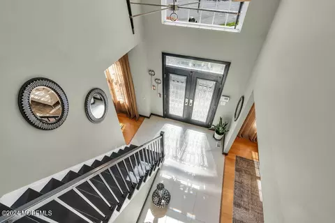 Entry Way - 71 Stratton Rd, Matawan, NJ 07747 photo 4 of 6