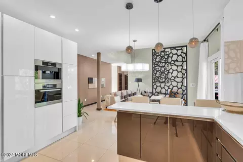 Kitchen - 71 Stratton Rd, Matawan, NJ 07747 photo 6 of 9